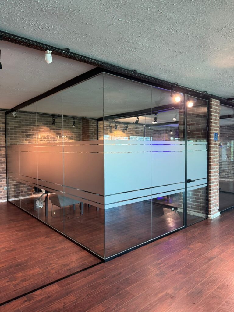 Tuzla ofis cam kumlama uygulaması