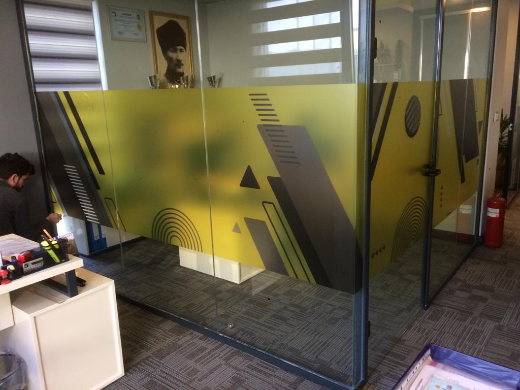 Tuzla desenli cam kumlama uygulaması